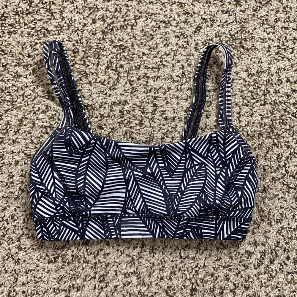 LULULEMON vintage sports bra SIZE 2 great condition!!